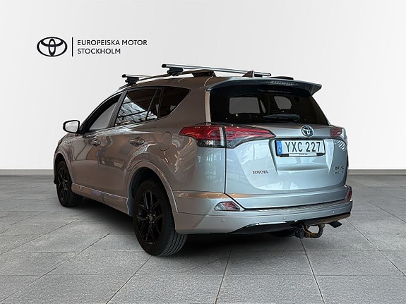 Toyota RAV4 3 of 11