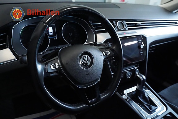 Volkswagen Passat 7 of 30