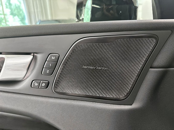 Volvo XC60 13 of 16