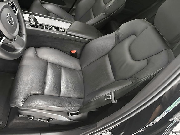 Volvo XC60 11 of 16