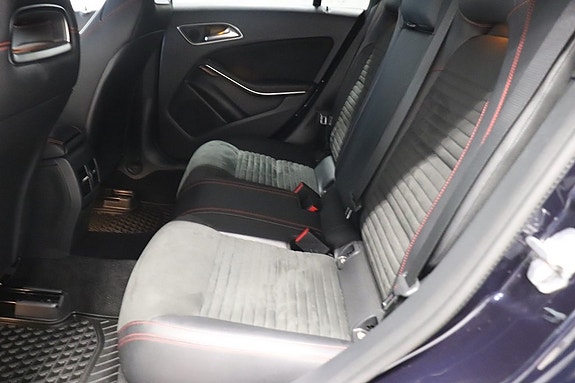 Mercedes-Benz CLA180 8 of 11
