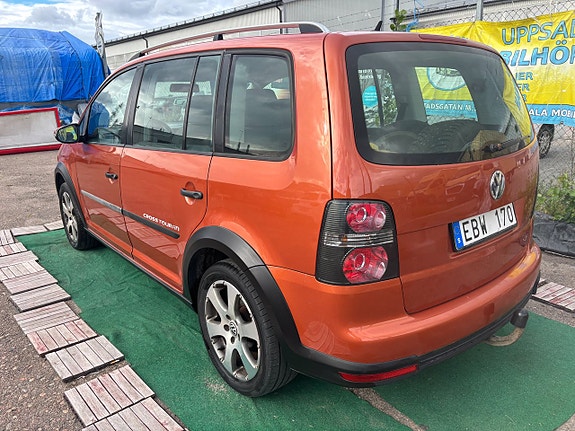 Volkswagen Touran Cross 4 of 5