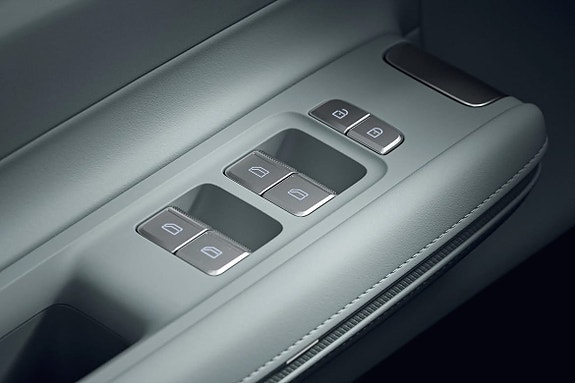 Polestar 4 7 of 14