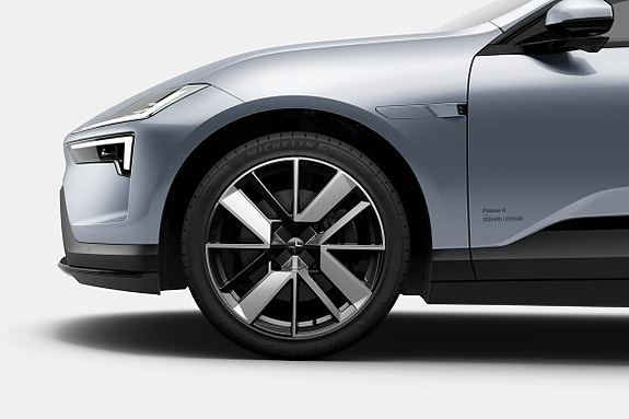 Polestar 4 2 of 14