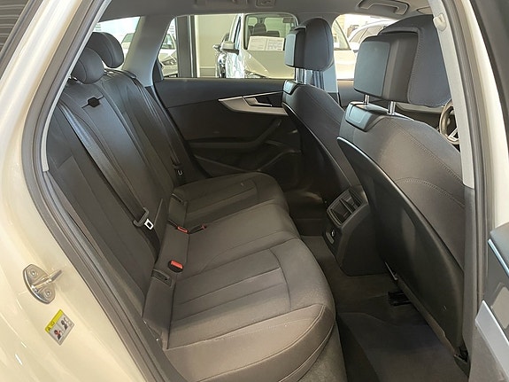 Audi A4 9 of 20