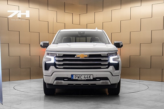 Chevrolet Silverado 1500 2 of 30