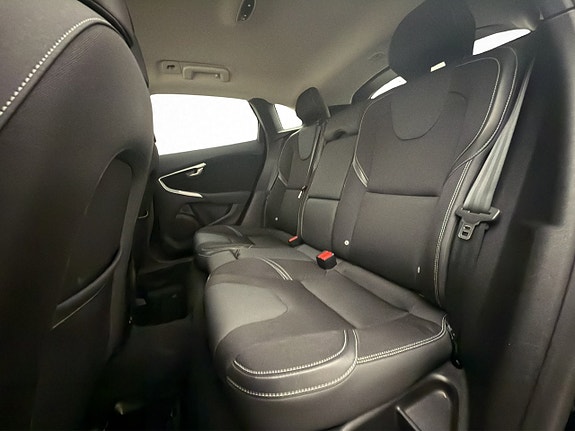 Volvo V40 27 of 30