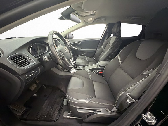 Volvo V40 12 of 30