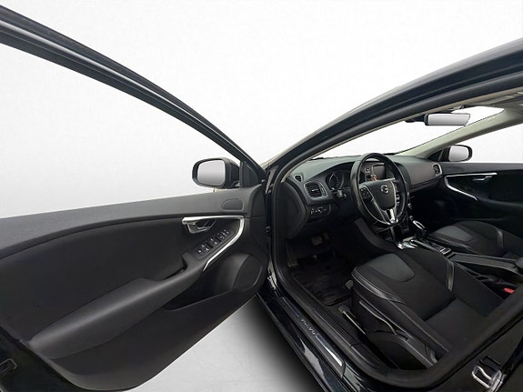 Volvo V40 11 of 30
