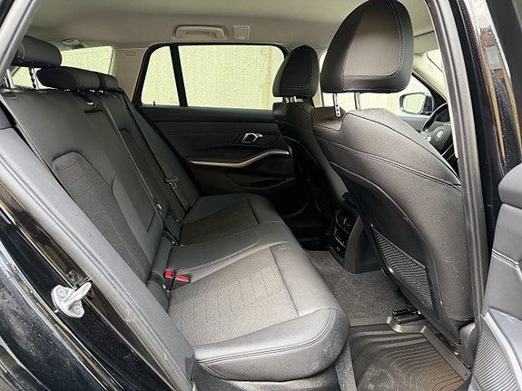 BMW 330e 10 of 12