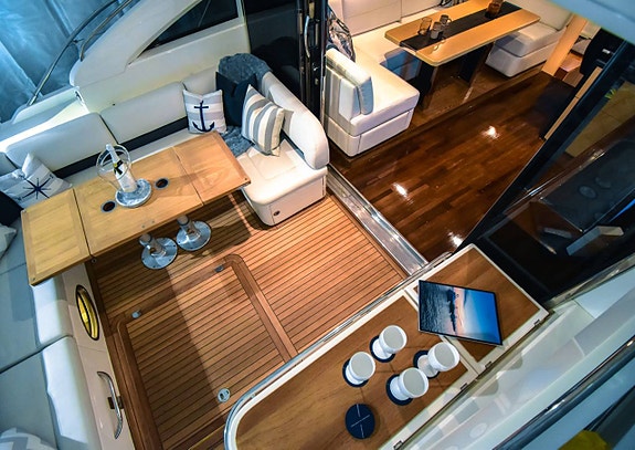 En Princess V52 i exceptionellt fint skick till salu 3 of 12