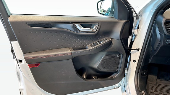 Ford Kuga 11 of 12