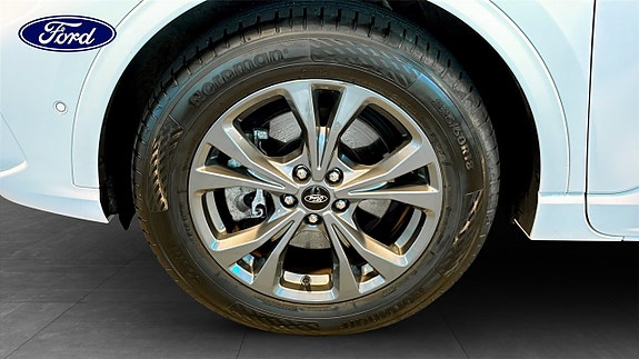 Ford Kuga 9 of 12