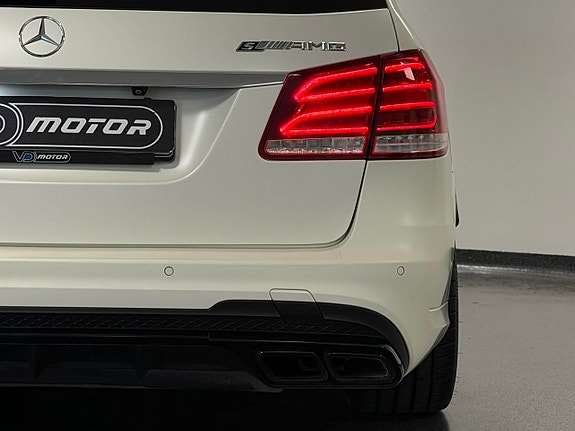 Mercedes-Benz E63 11 of 26