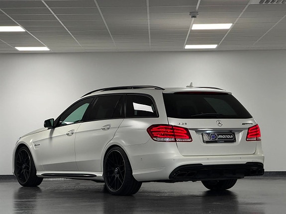Mercedes-Benz E63 2 of 26