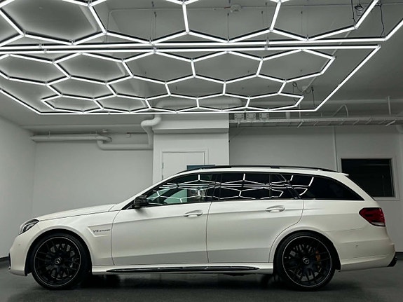 Mercedes-Benz E63 2 of 24