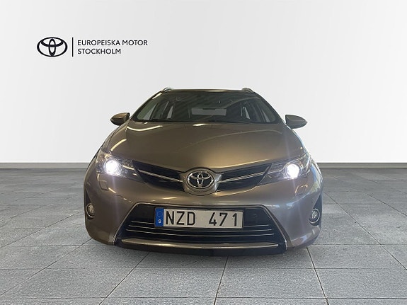 Toyota Auris 5 of 17