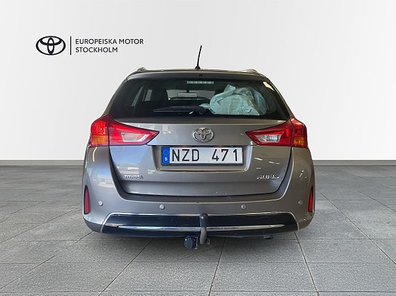 Toyota Auris 4 of 17