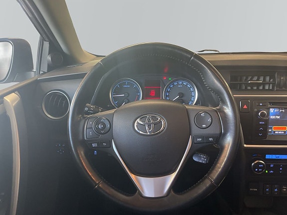 Toyota Auris 9 of 17