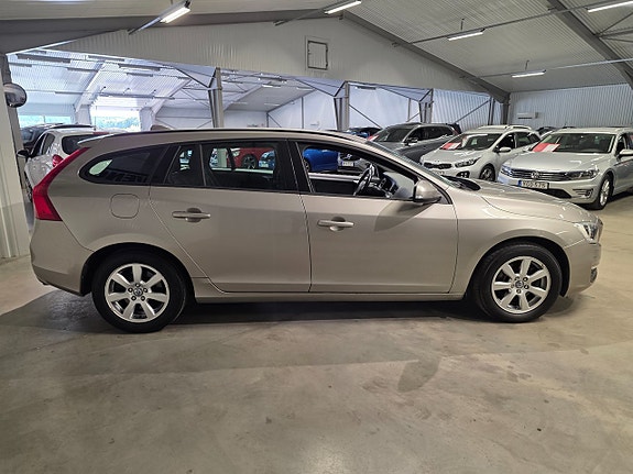 Volvo V60 3 of 10