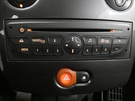 Renault Clio 11 of 16