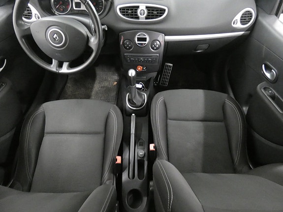 Renault Clio 12 of 16