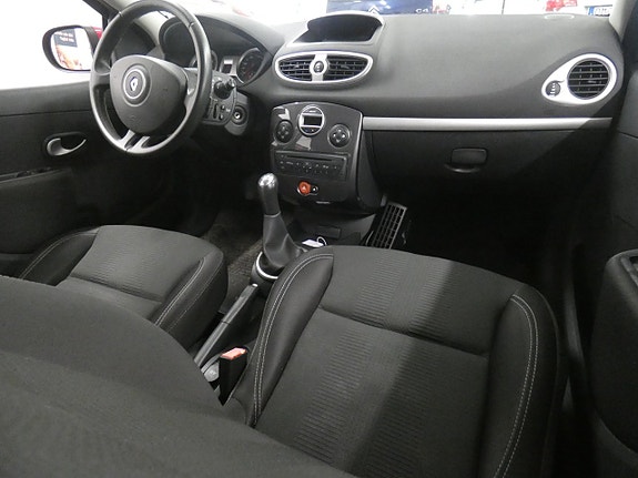 Renault Clio 13 of 16