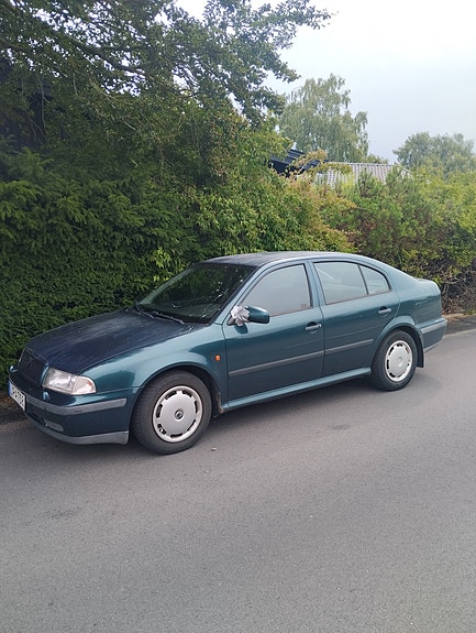 Skoda Octavia 2 of 5