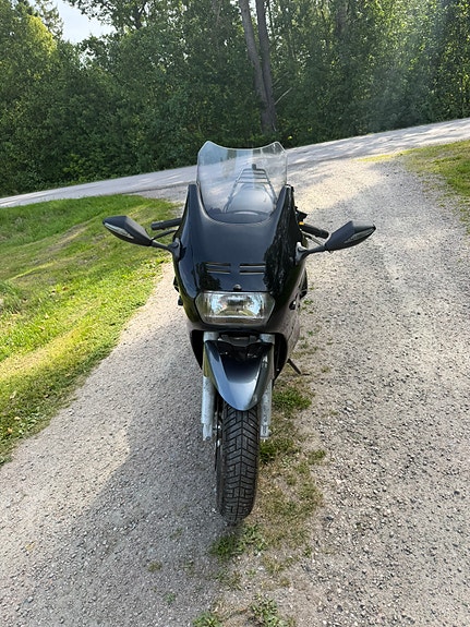 Suzuki Gsx 1100F 3 of 10