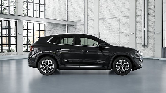 Mercedes-Benz GLA250 3 of 12