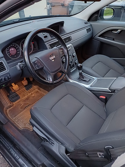 Volvo V70 6 of 8