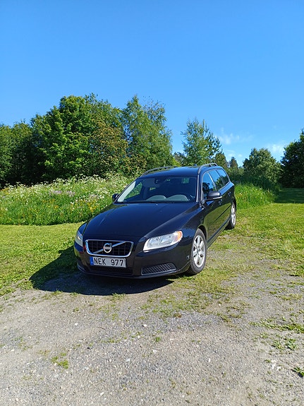 Volvo V70 3 of 8
