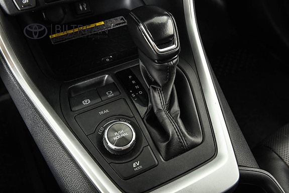 Toyota RAV4 16 of 29