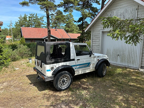 Suzuki Samurai 2 of 5