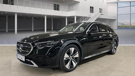 Mercedes-Benz E300 de 2 of 3