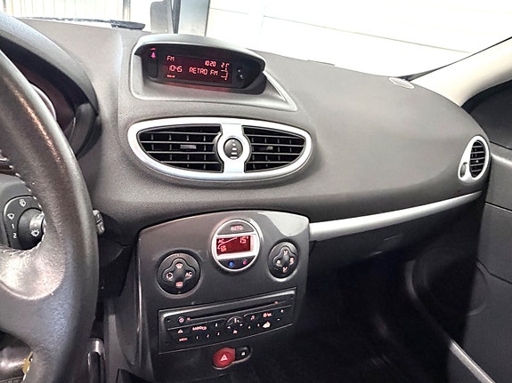 Renault Clio 11 of 14
