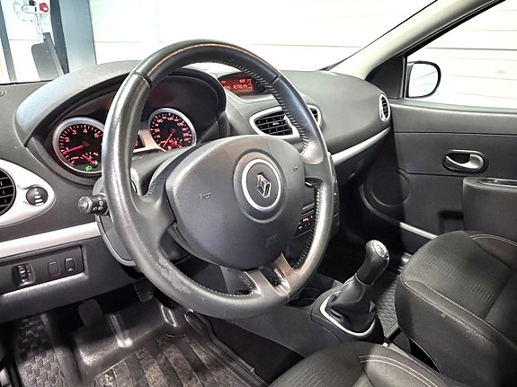 Renault Clio 8 of 14