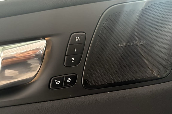 Volvo XC60 12 of 20