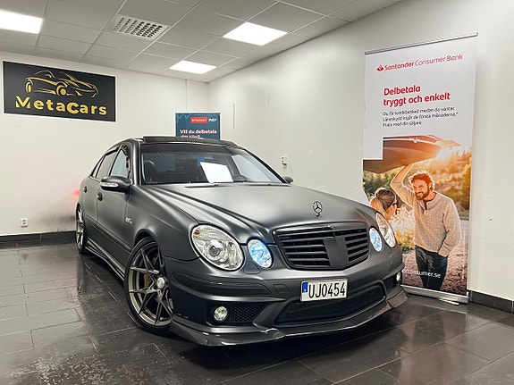 Mercedes-Benz E55 2 of 30