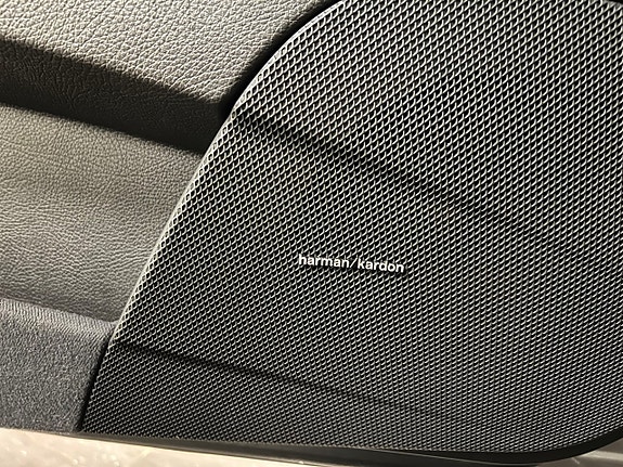Mercedes-Benz E55 15 of 30