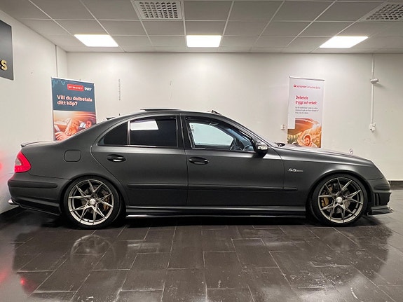 Mercedes-Benz E55 4 of 30