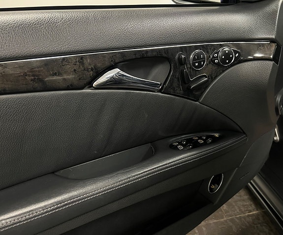 Mercedes-Benz E55 14 of 30