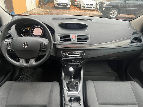 Renault Megane 5 of 7