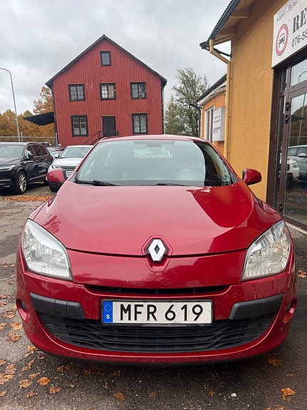 Renault Megane 2 of 7