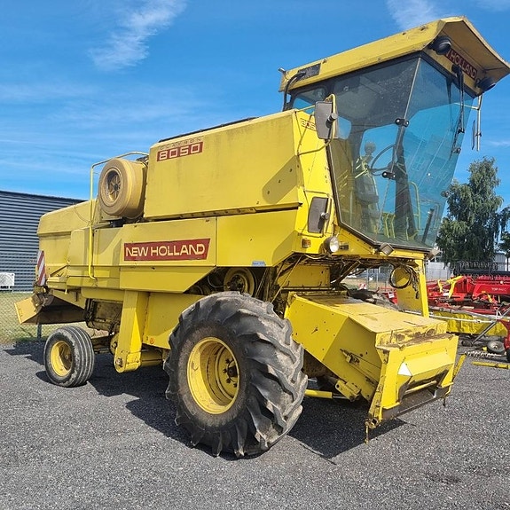New Holland 8050