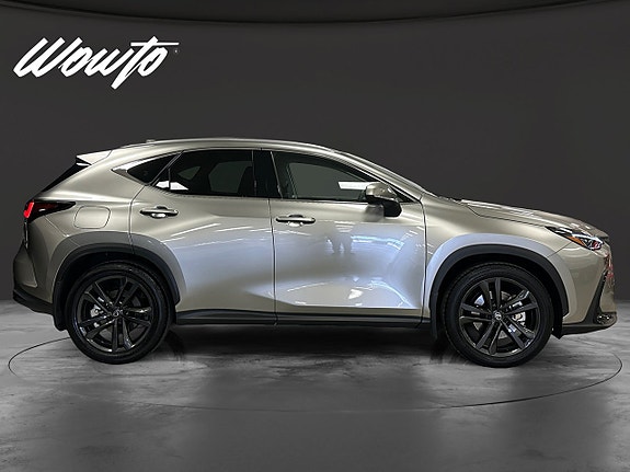 Lexus NX450h+ 3 of 16