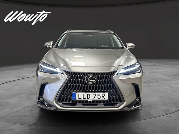 Lexus NX450h+ 2 of 16