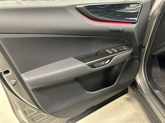 Lexus NX450h+ 9 of 16