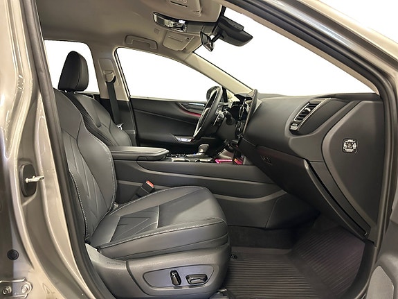Lexus NX450h+ 13 of 16