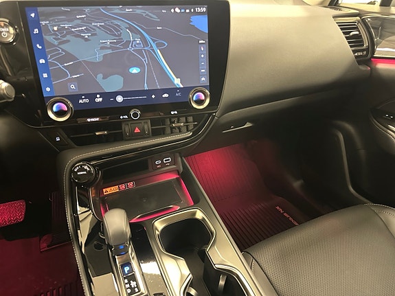 Lexus NX450h+ 11 of 16